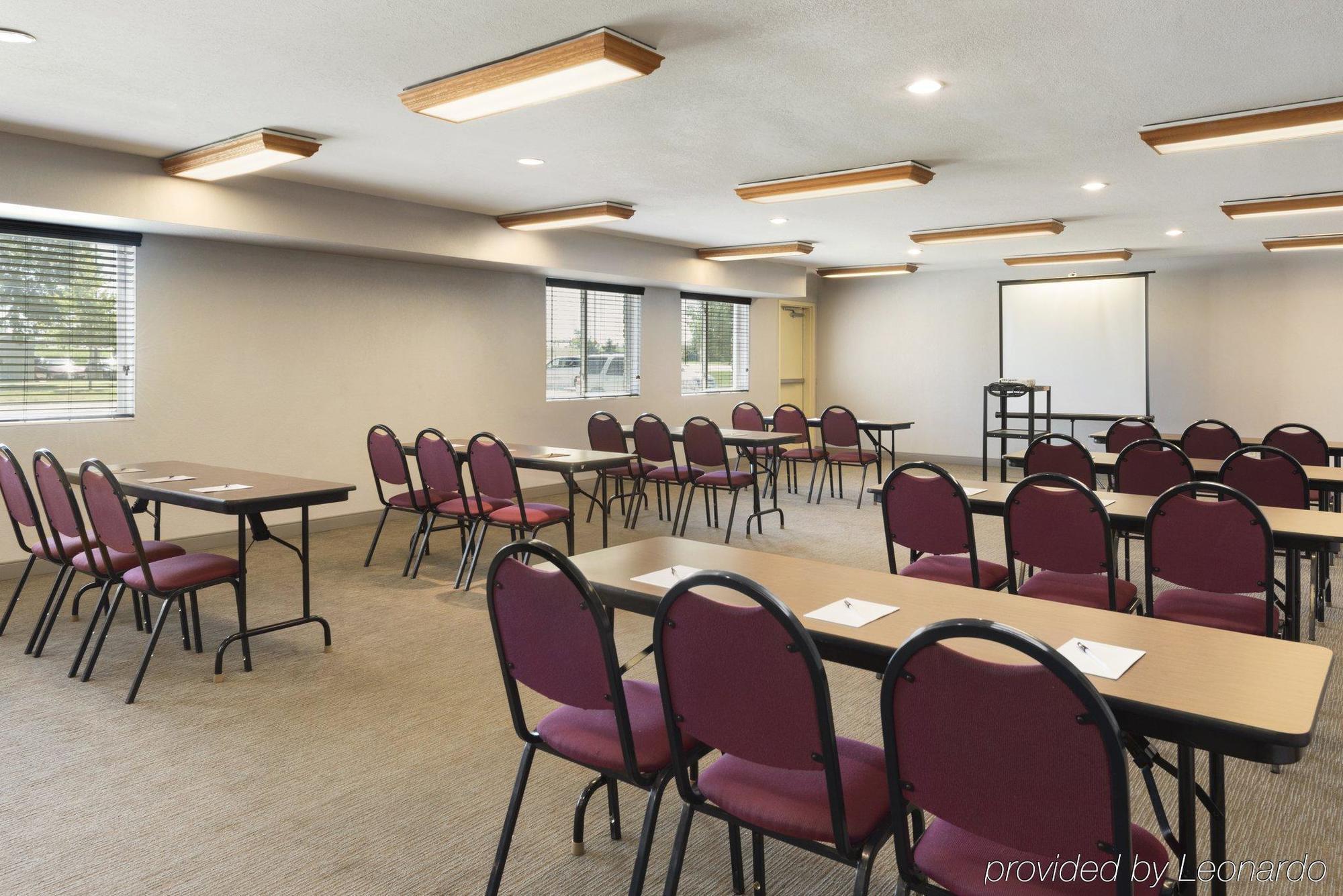 Country Inn & Suites By Radisson, Cedar Rapids Airport, Ia Экстерьер фото