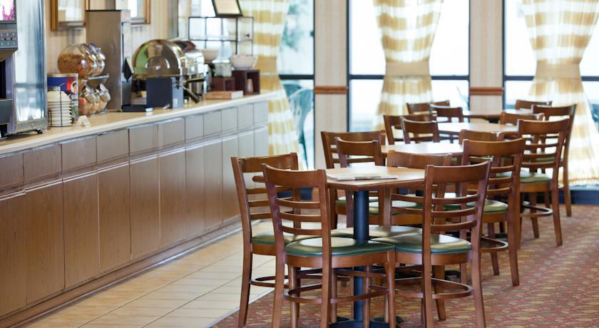 Country Inn & Suites By Radisson, Cedar Rapids Airport, Ia Ресторан фото